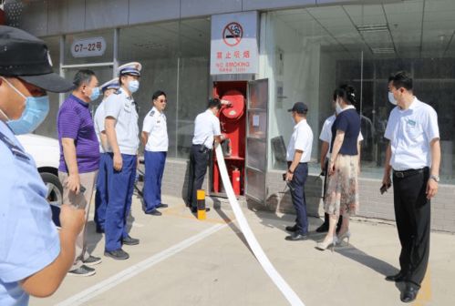 消防安全不松懈 有序復工保平安 朝陽區消防救援支隊副支隊長盧立堂帶隊到五方天雅檢查消防安全工作