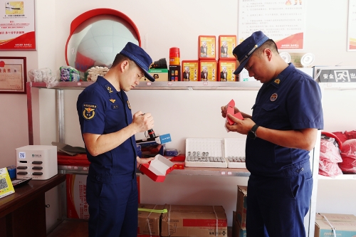 南江大隊(duì)聯(lián)合縣市場(chǎng)監(jiān)管局開展消防產(chǎn)品專項(xiàng)檢查，筑牢基層安全防線